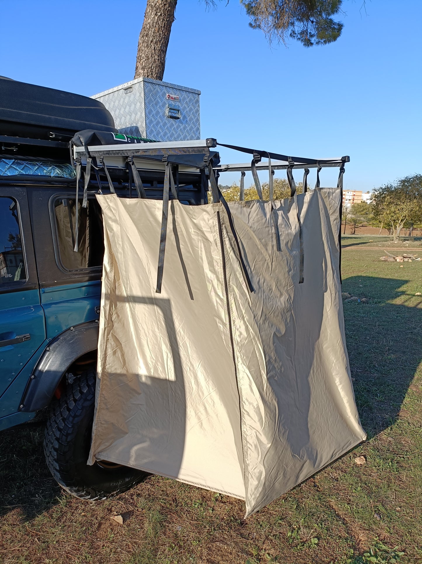 Fold-out vehicle privacy changing room shower tent