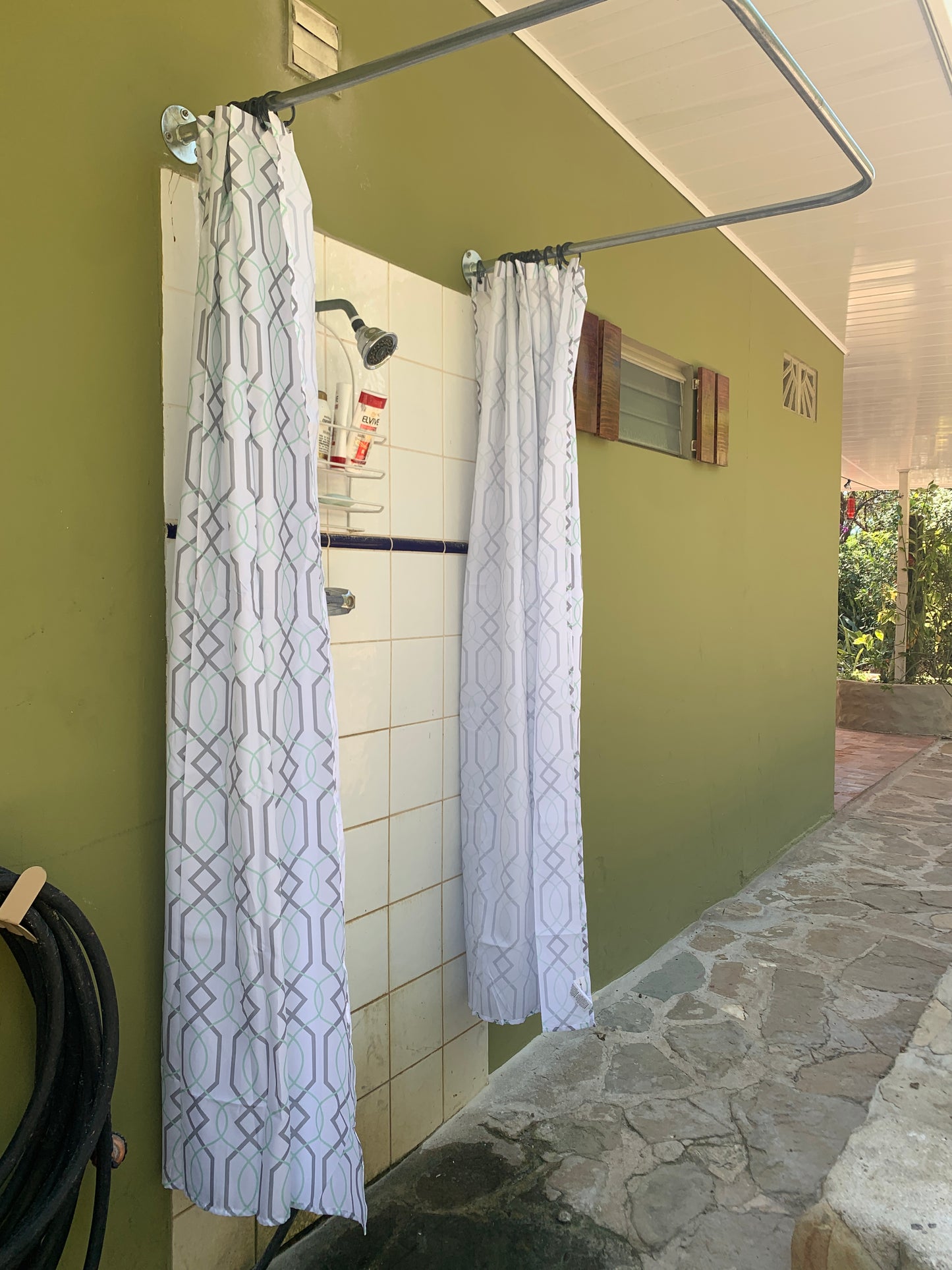 30" x30" Indoor/Outdoor Removable Shower Rod